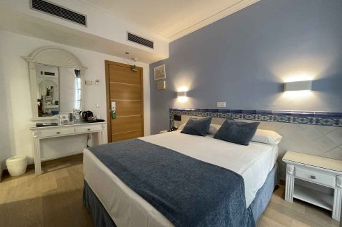 Habitación básica en el Hotel Plaza Cavana en Nerja