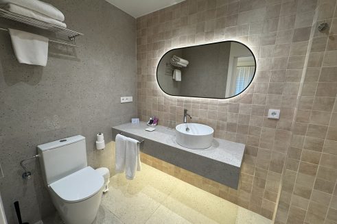 Baño hatitación confort -Hotel Plaza Cavana